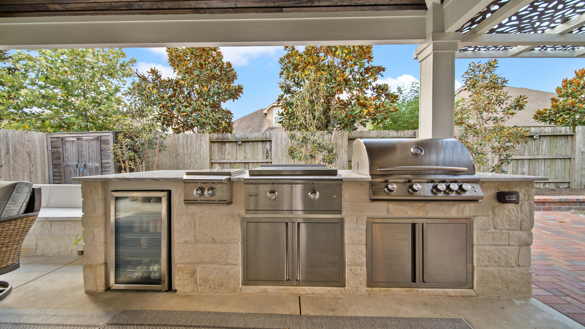 Outdoor Kitchen - Backyard Retreats