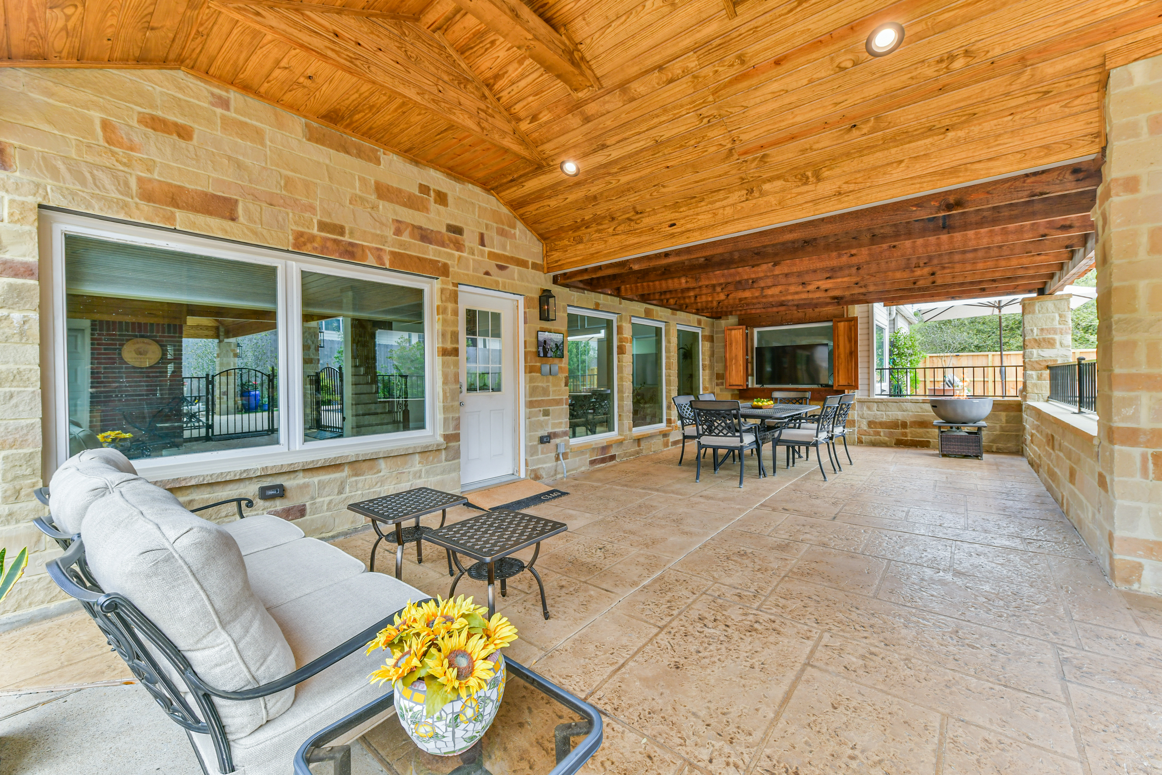 Silverstone Drive, Friendswood