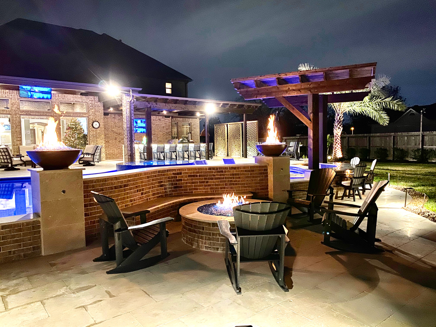 Outdoor Firepit - Backyard Retreats