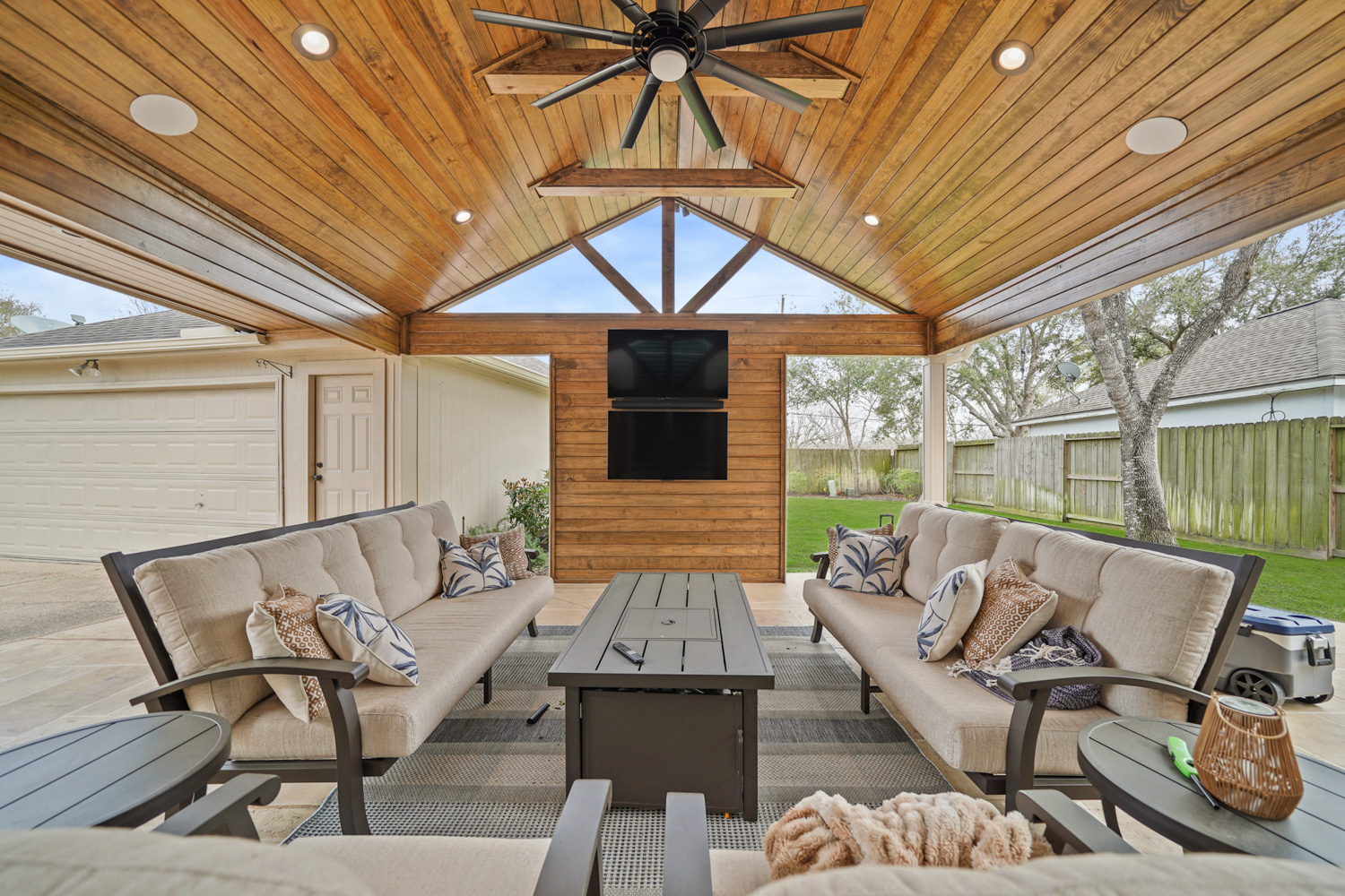 Beautiful covered patio 