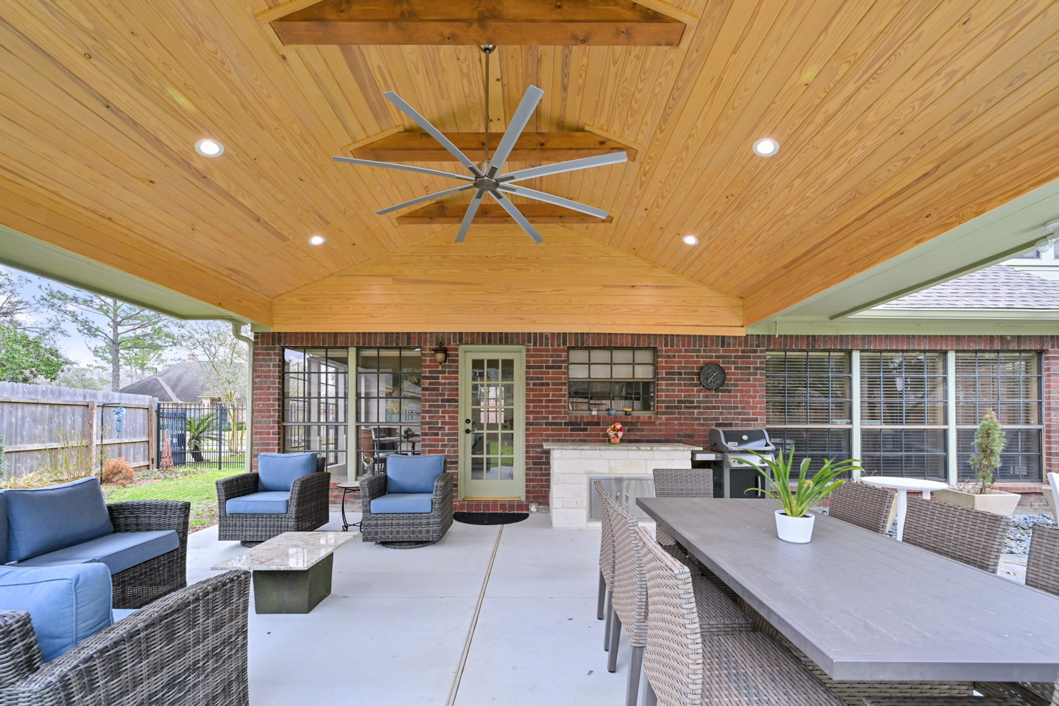 Backyard-Retreats_Pearland-Contractor-068_covered-patio