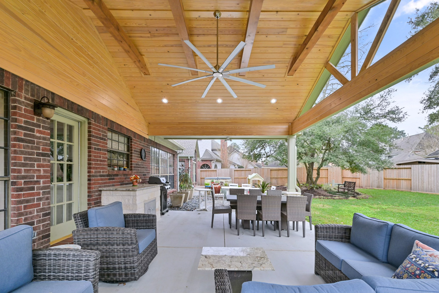 Backyard-Retreats_Pearland-Contractor-071_covered-patio