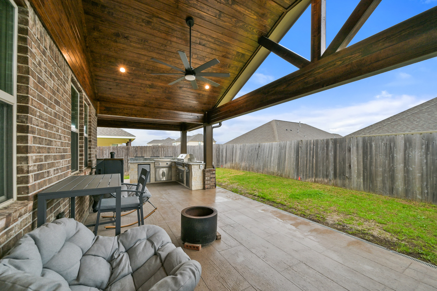 Backyard-Retreats_Pearland-Contractor-083_covered-patio