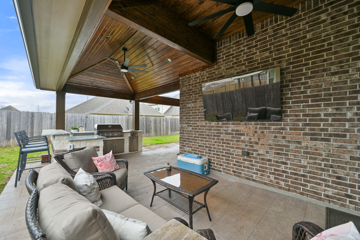 Backyard-Retreats_Pearland-Contractor-087_covered-patio