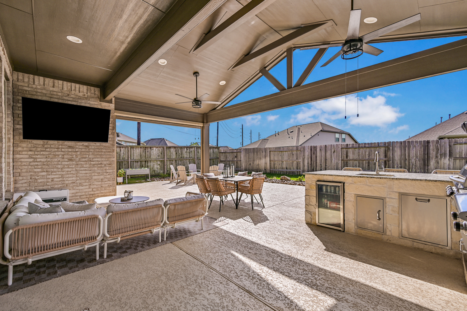 Backyard-Retreats_Pearland-Texas_beautiful-custom-covered-patios-for-your-backyard-3