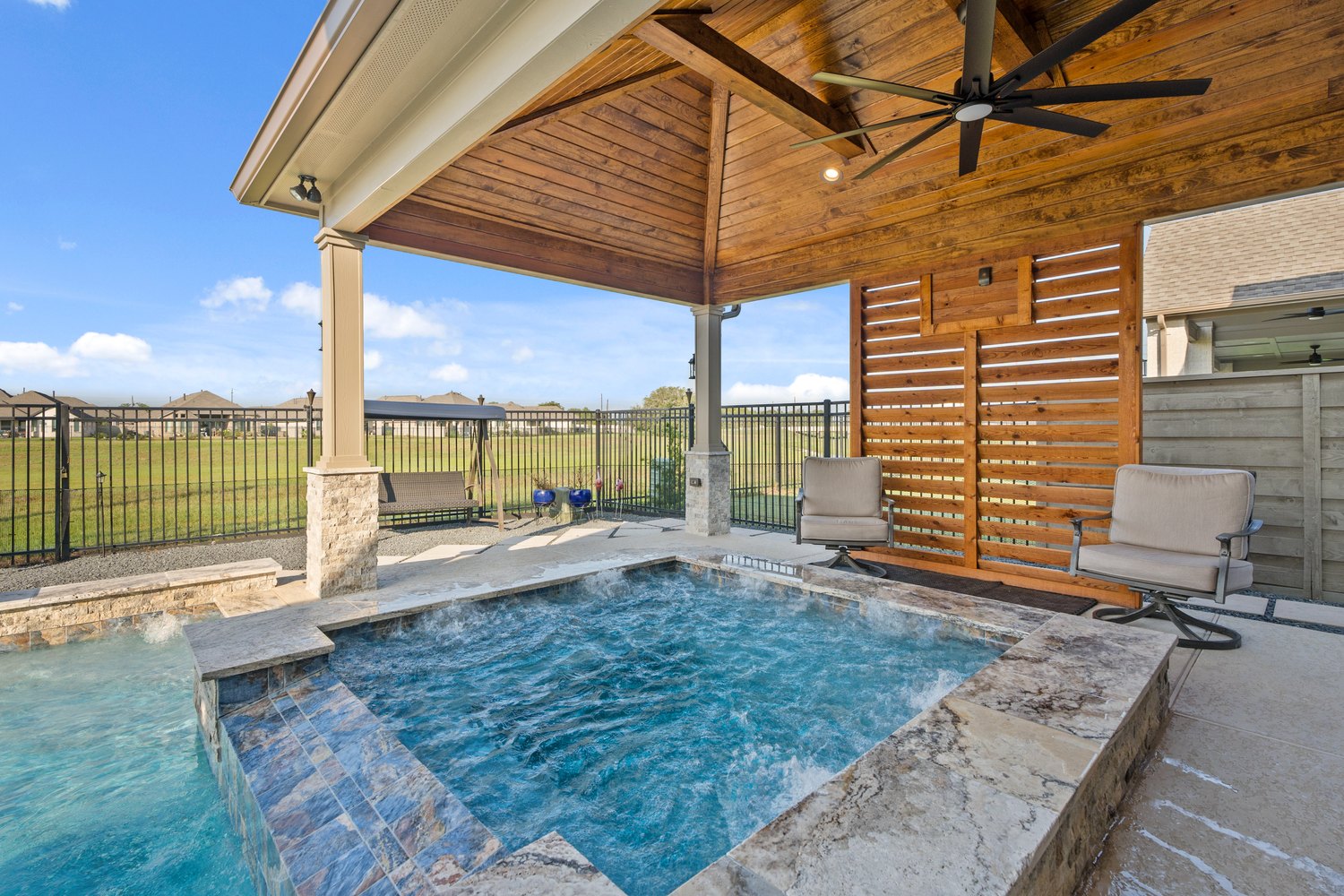 manvel-tx-covered-patio-spa-cedar-ceiling-fan