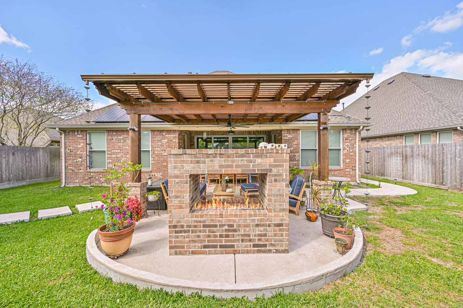 Backyard-Retreats-Pearland-Contractor-203-Fireplaces-Firepits-new