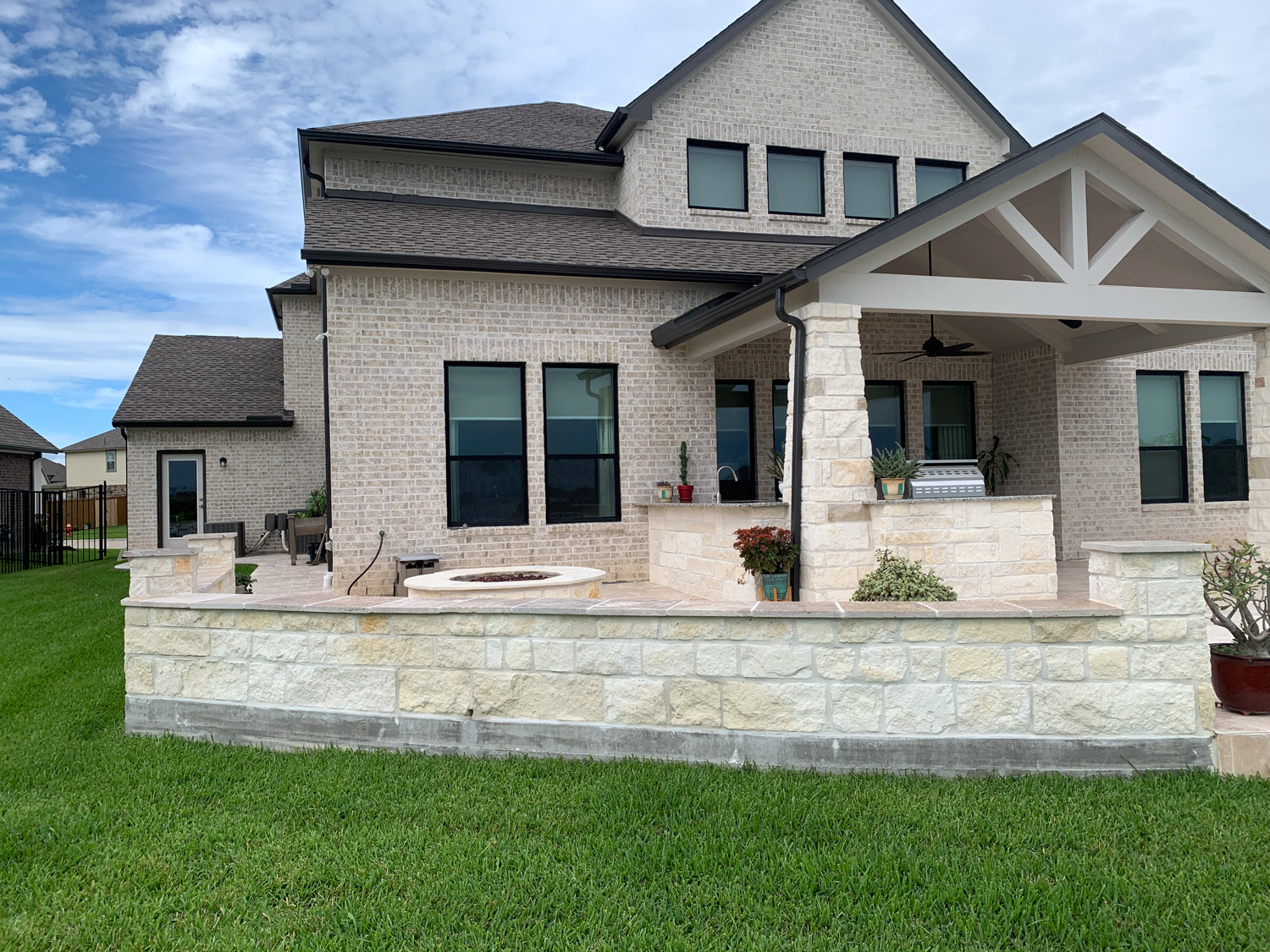 Backyard-Retreats_Pearland-Texas_beautiful-custom-covered-fireplaces-and-firepits-for-your-backyard-26