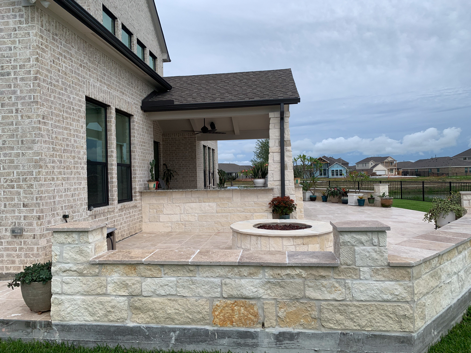 Backyard-Retreats_Pearland-Texas_beautiful-custom-covered-fireplaces-and-firepits-for-your-backyard-27