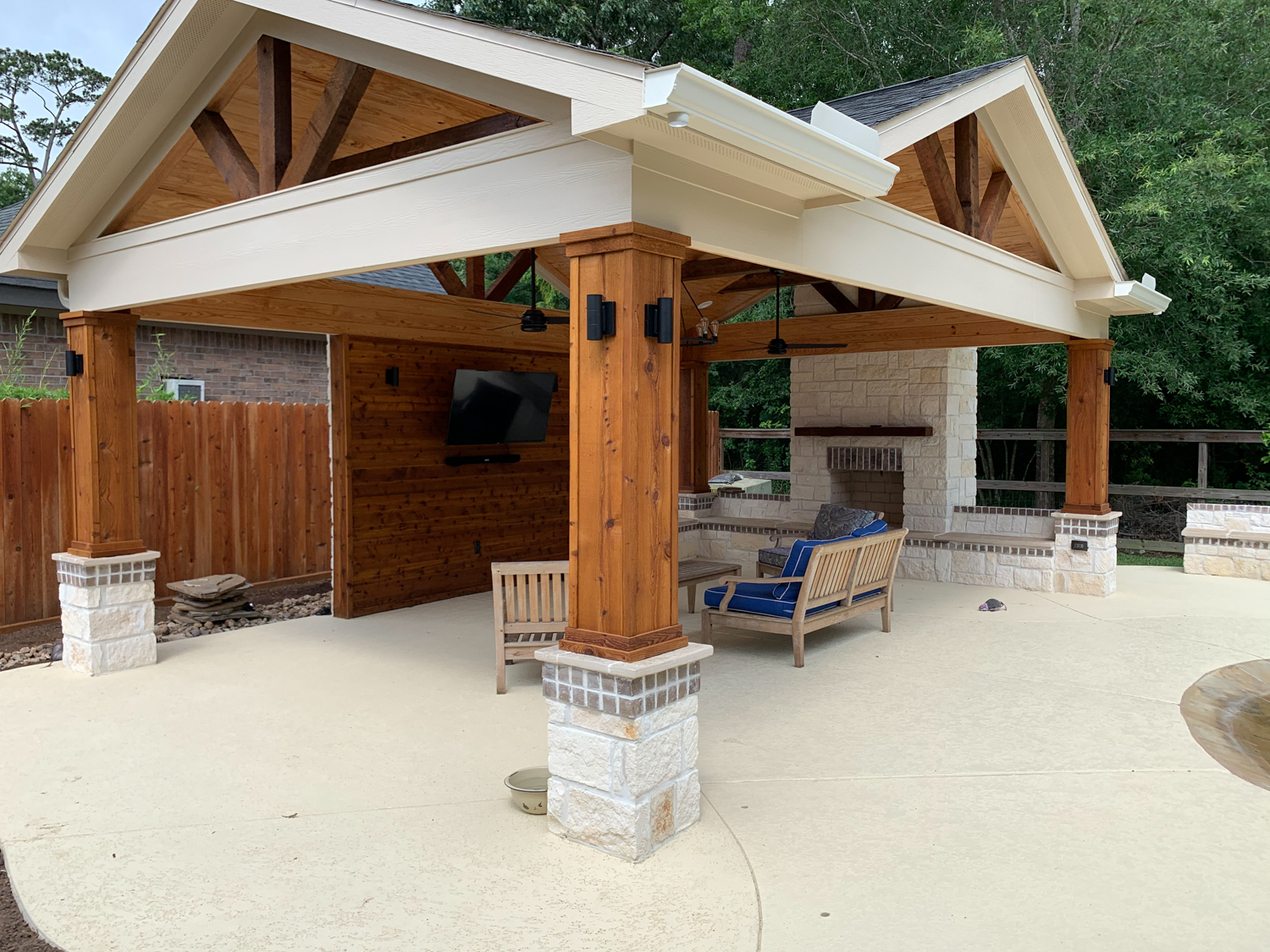 Backyard-Retreats_Pearland-Texas_beautiful-custom-covered-fireplaces-and-firepits-for-your-backyard-37