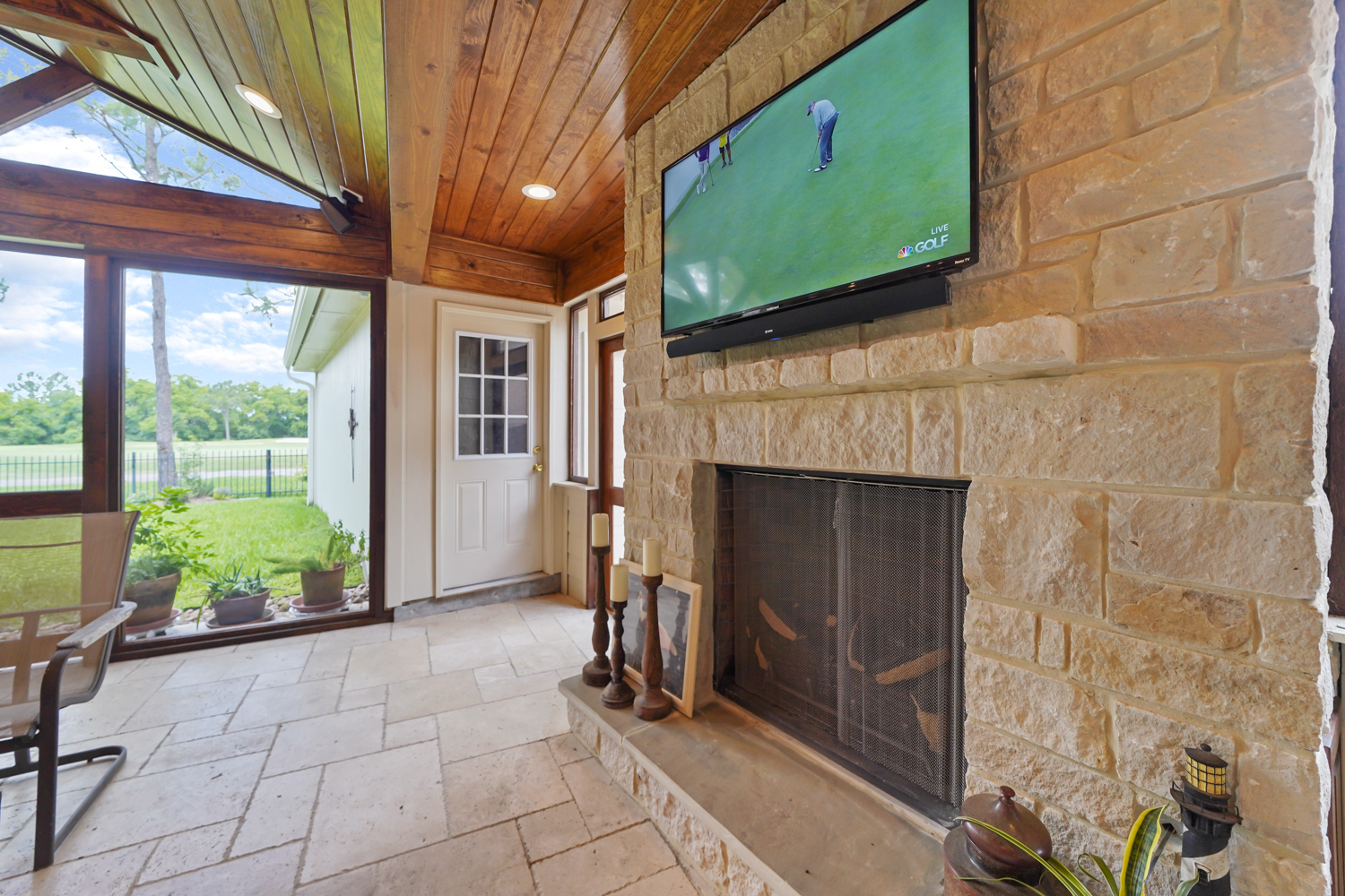 Backyard-Retreats_Pearland-Texas_beautiful-custom-covered-fireplaces-and-firepits-for-your-backyard-40