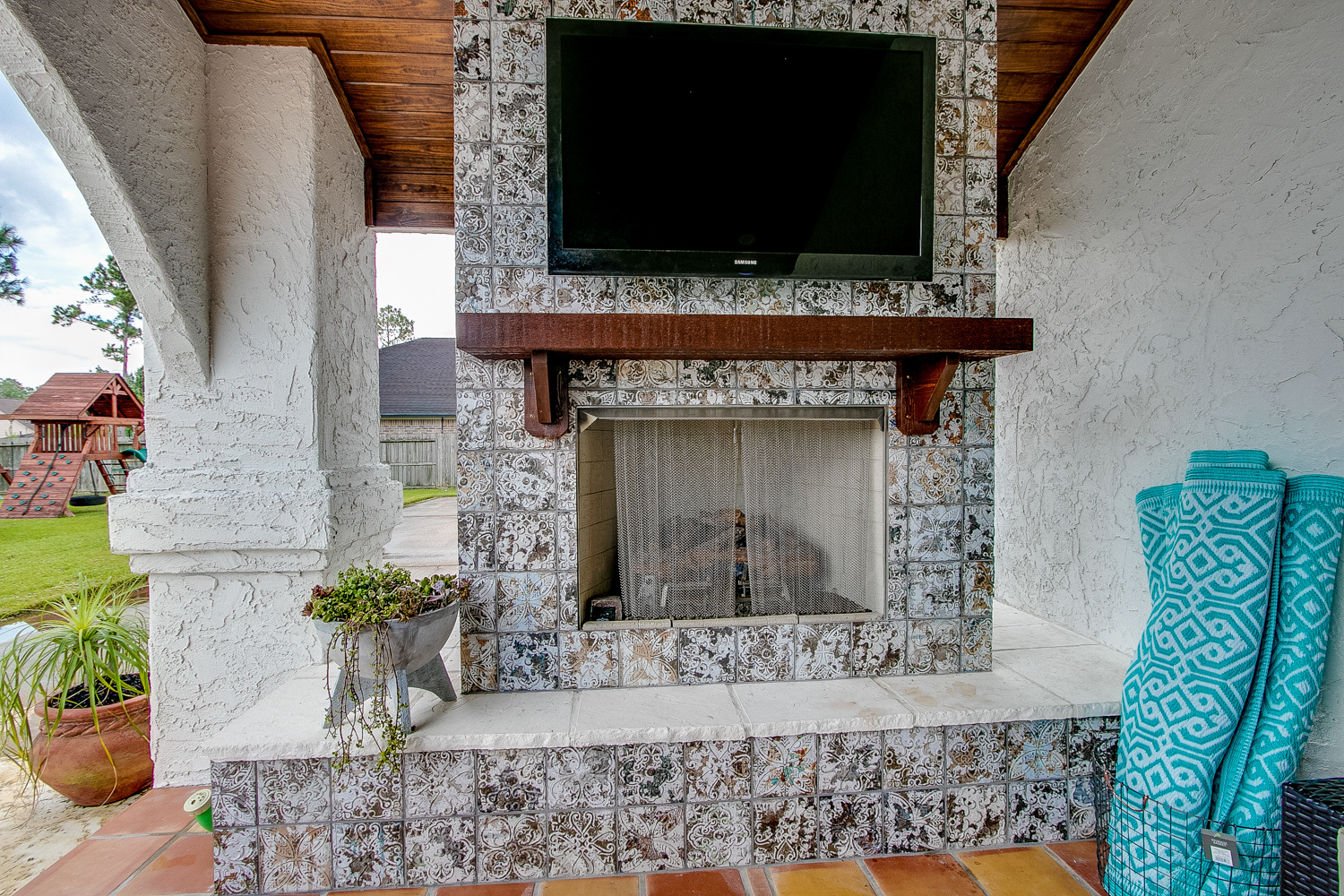 Backyard-Retreats_Pearland-Texas_beautiful-custom-covered-fireplaces-and-firepits-for-your-backyard-43