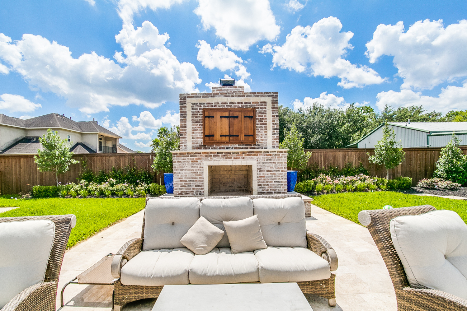 Backyard-Retreats_Pearland-Texas_beautiful-custom-covered-fireplaces-and-firepits-for-your-backyard-44