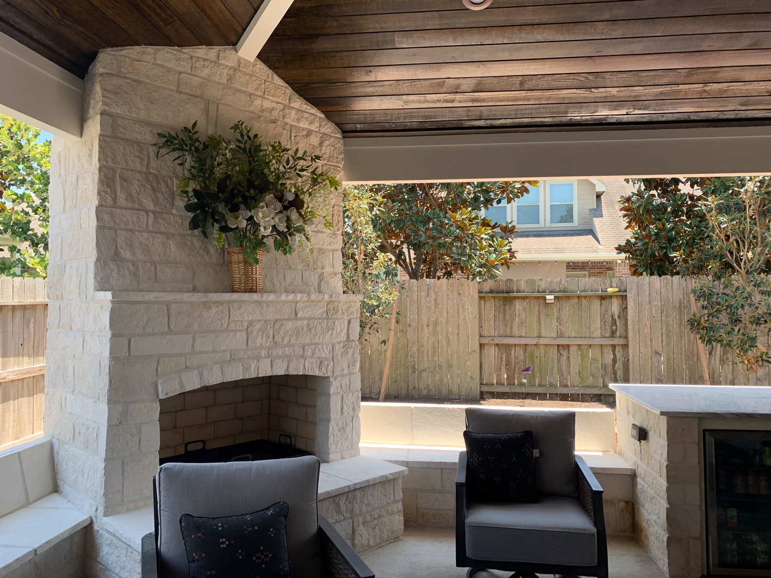 Backyard-Retreats_Pearland-Texas_beautiful-custom-covered-fireplaces-and-firepits-for-your-backyard-6