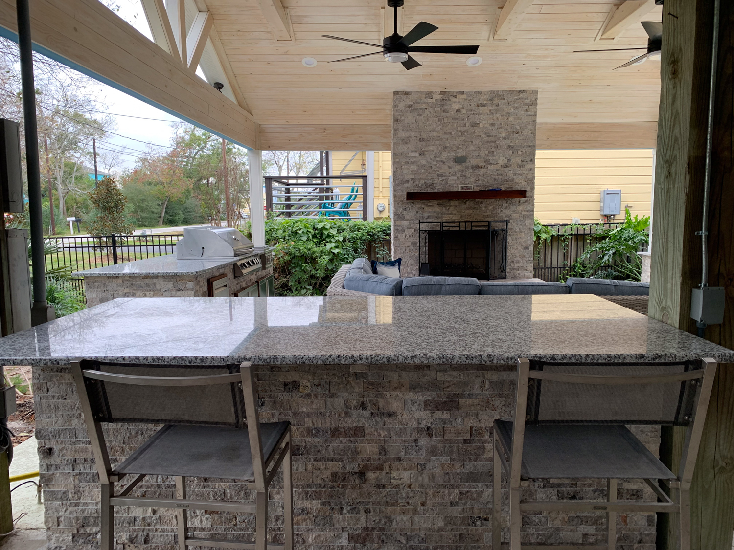 Backyard-Retreats_Pearland-Texas_beautiful-custom-covered-fireplaces-and-firepits-for-your-backyard-8