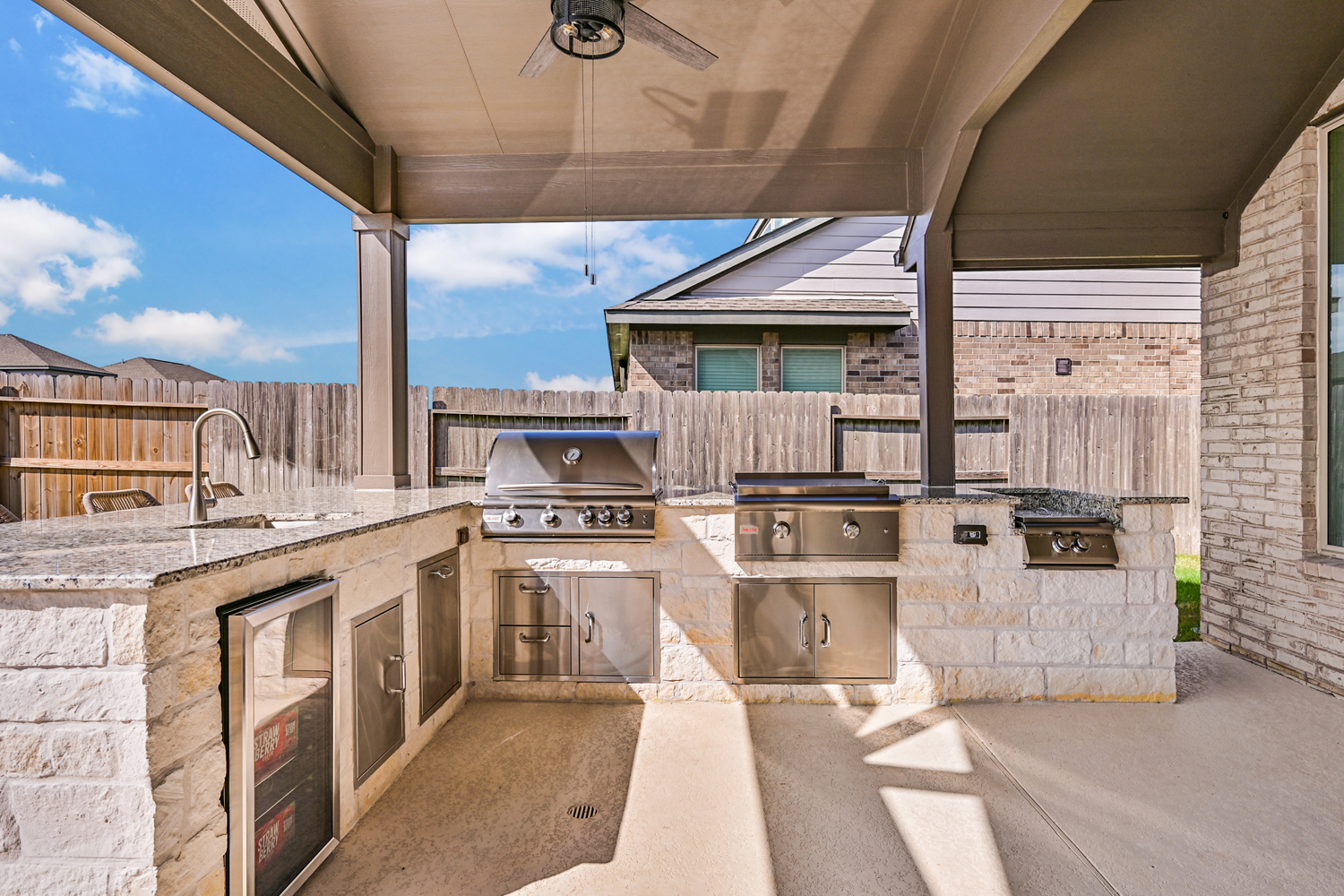 Backyard-Retreats-Pearland-Contractor-205-Outdoor-Kitchen-new