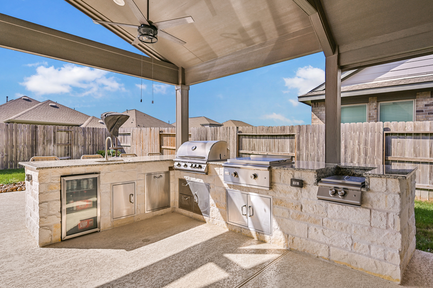 Backyard Retreats Outdoor Kitchens Service