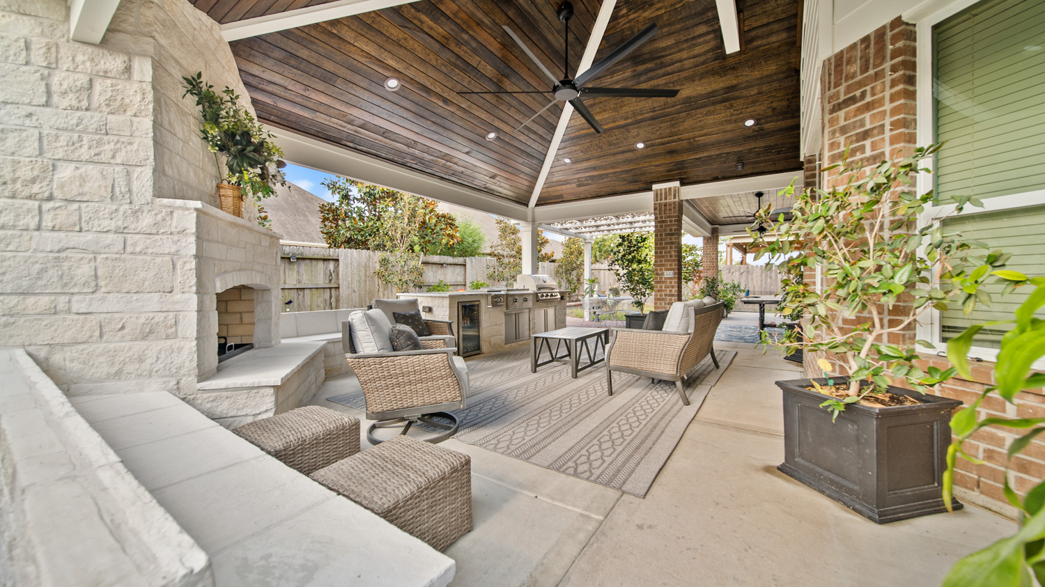 Backyard-Retreats_Pearland-Contractor-202_outdoor-kitchen