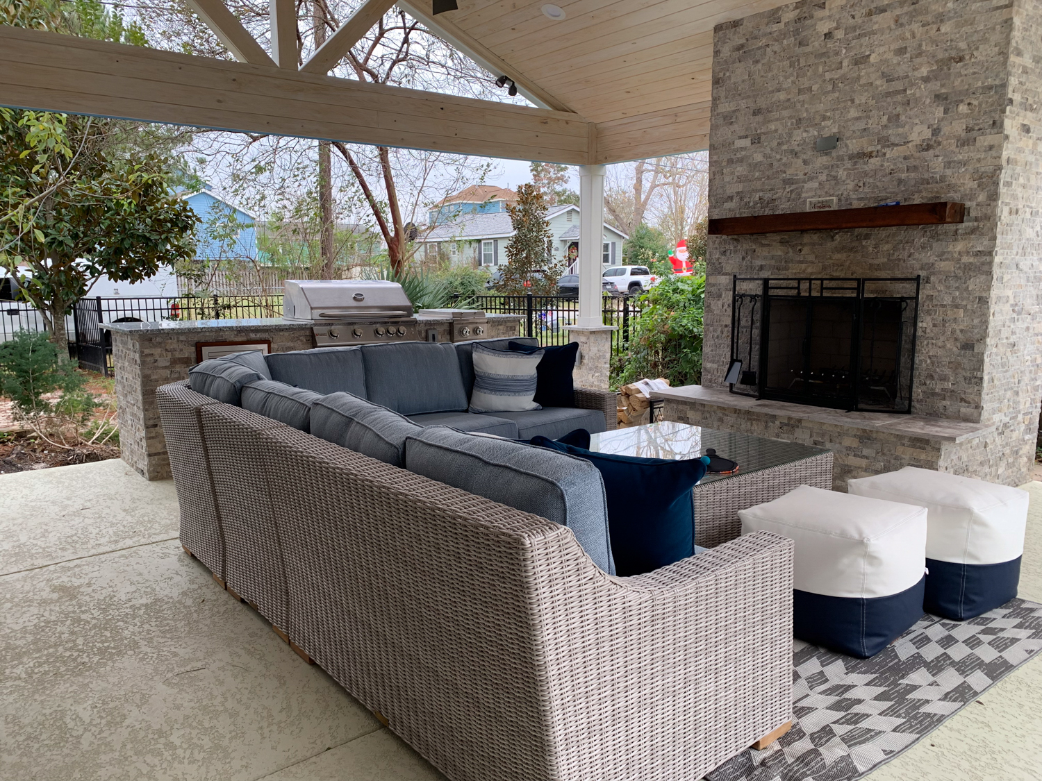 Backyard-Retreats_Pearland-Texas_beautiful-custom-outdoor-kitchens-for-your-backyard-13