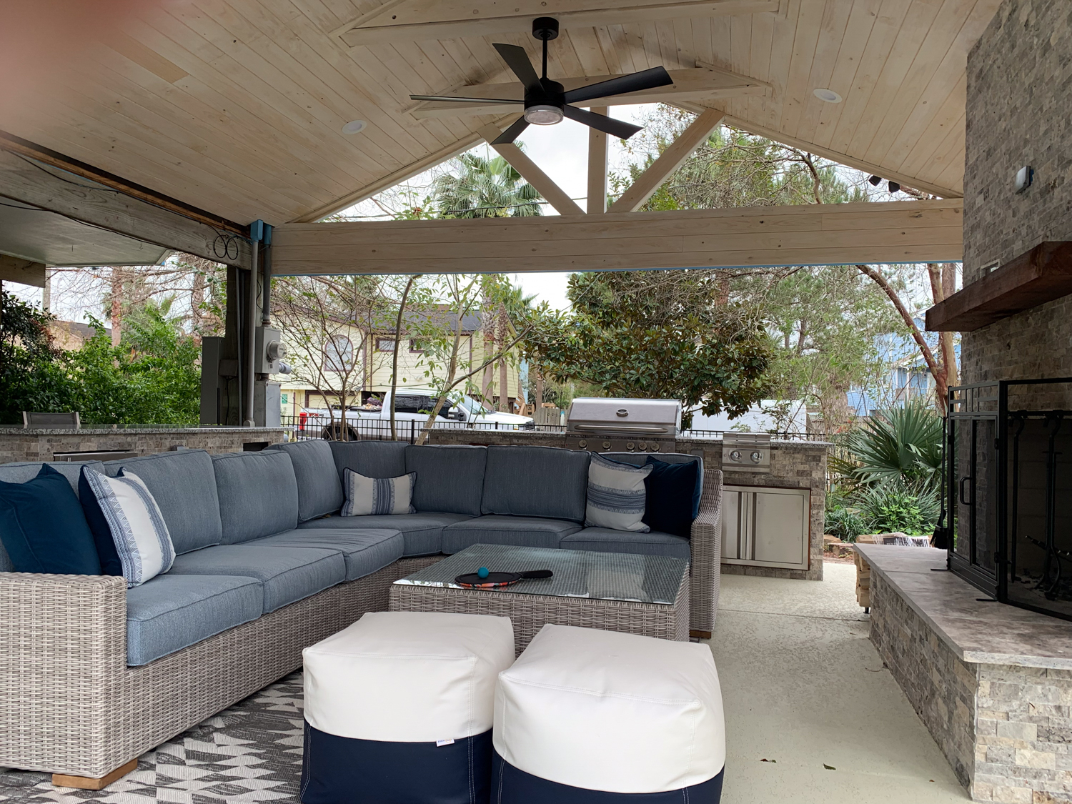 Backyard-Retreats_Pearland-Texas_beautiful-custom-outdoor-kitchens-for-your-backyard-15