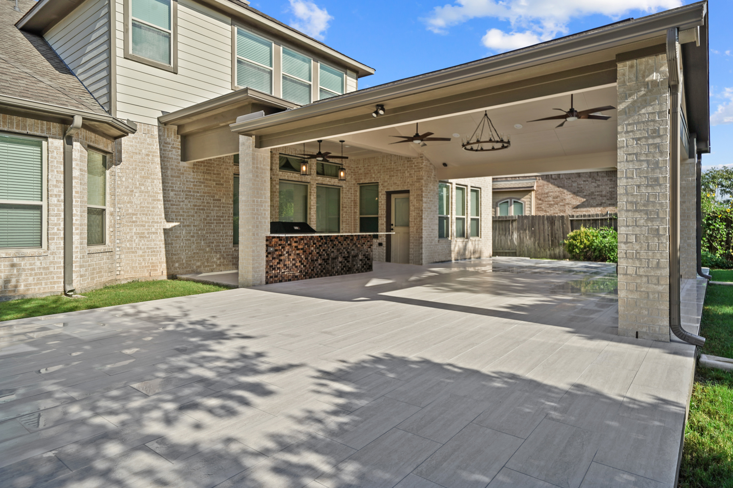 Backyard-Retreats_Pearland-Texas_beautiful-custom-outdoor-kitchens-for-your-backyard-19