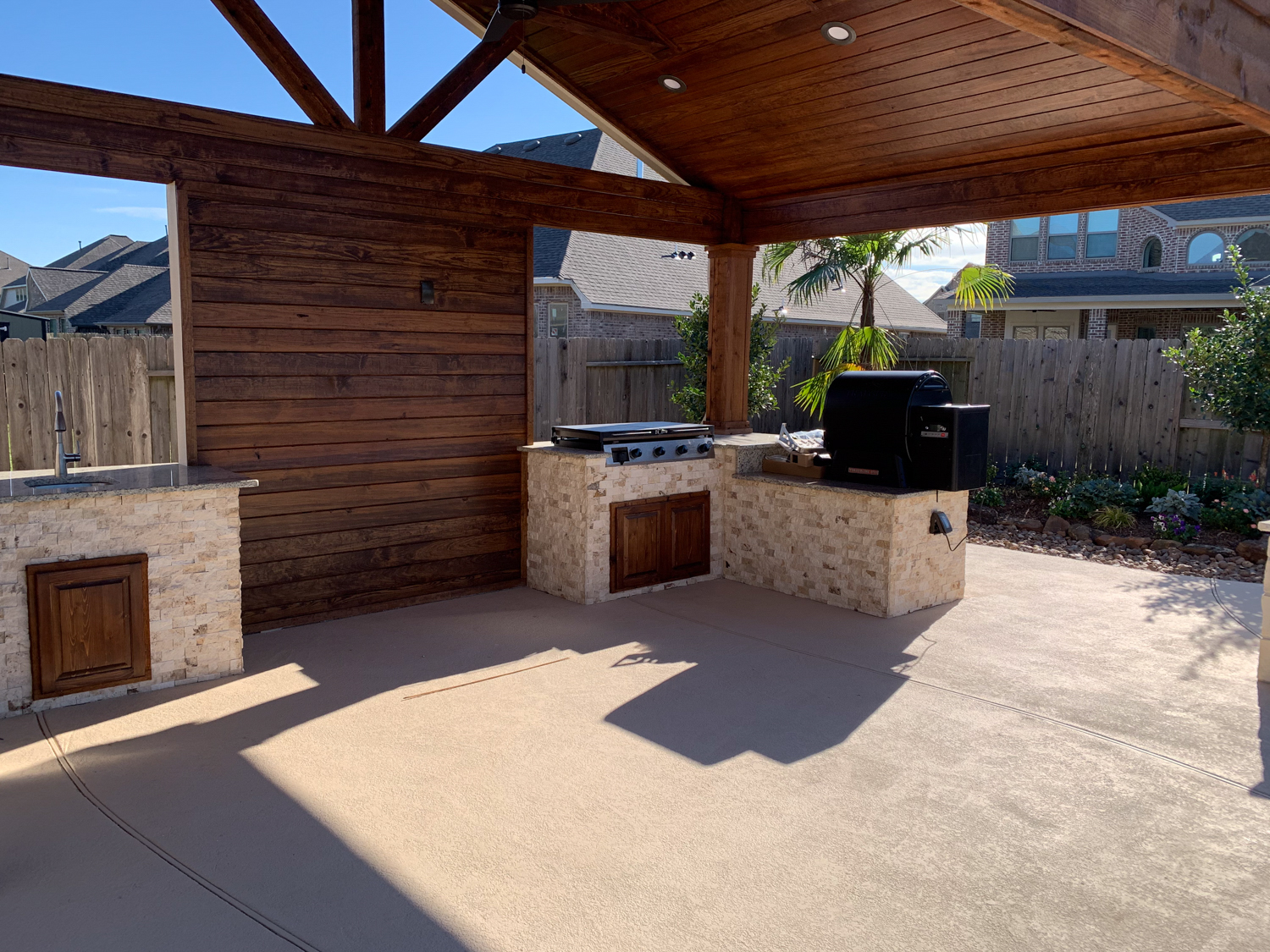 Backyard-Retreats_Pearland-Texas_beautiful-custom-outdoor-kitchens-for-your-backyard-21