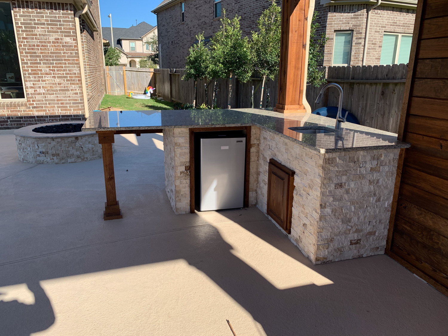 Backyard-Retreats_Pearland-Texas_beautiful-custom-outdoor-kitchens-for-your-backyard-23