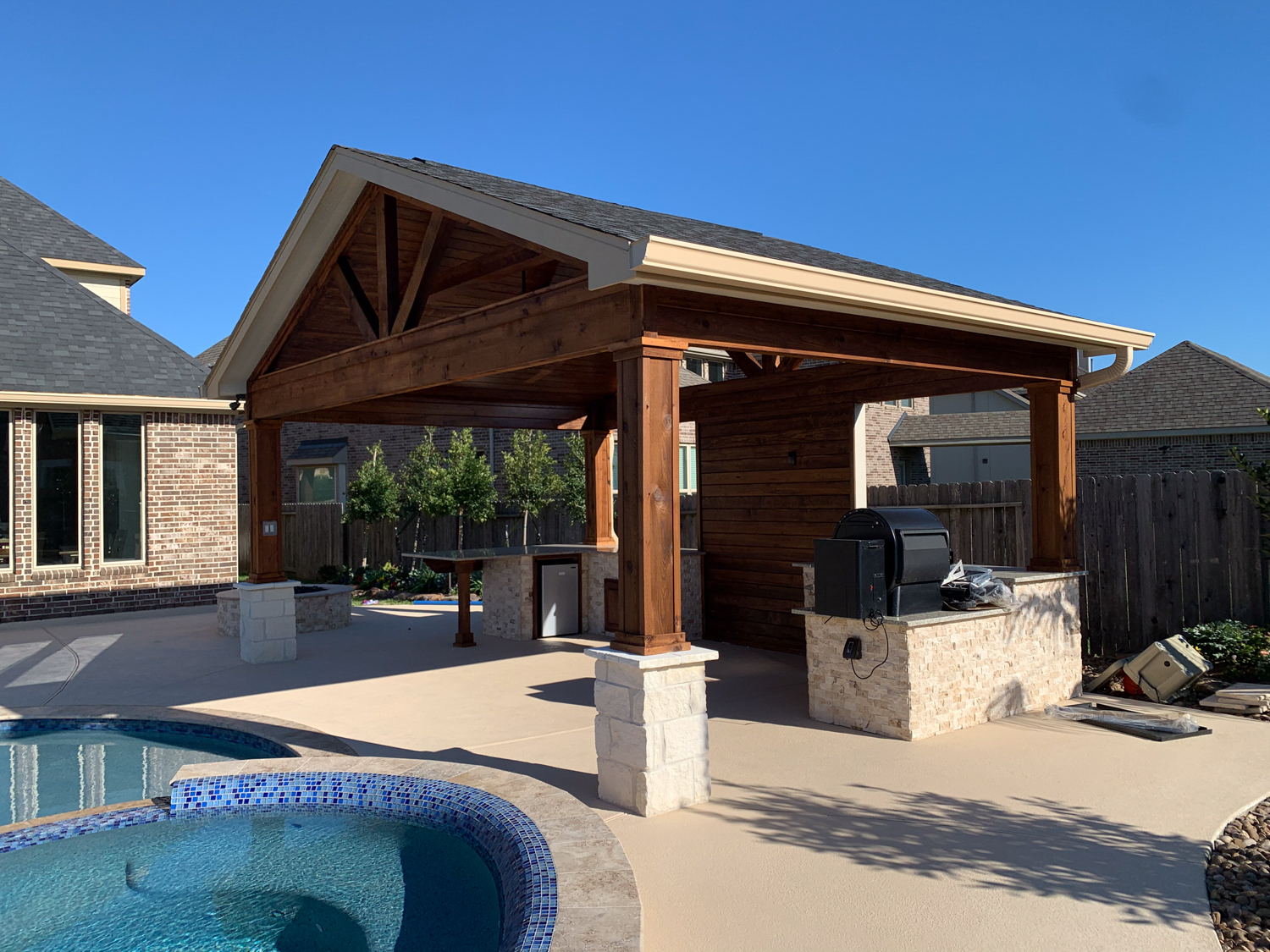 Backyard-Retreats_Pearland-Texas_beautiful-custom-outdoor-kitchens-for-your-backyard-24