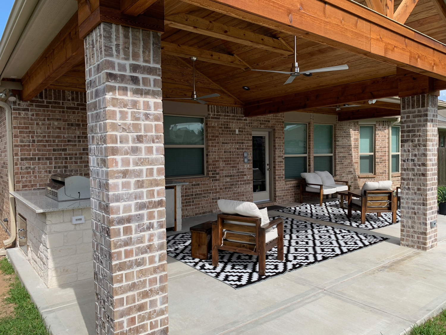 Backyard-Retreats_Pearland-Texas_beautiful-custom-outdoor-kitchens-for-your-backyard-26