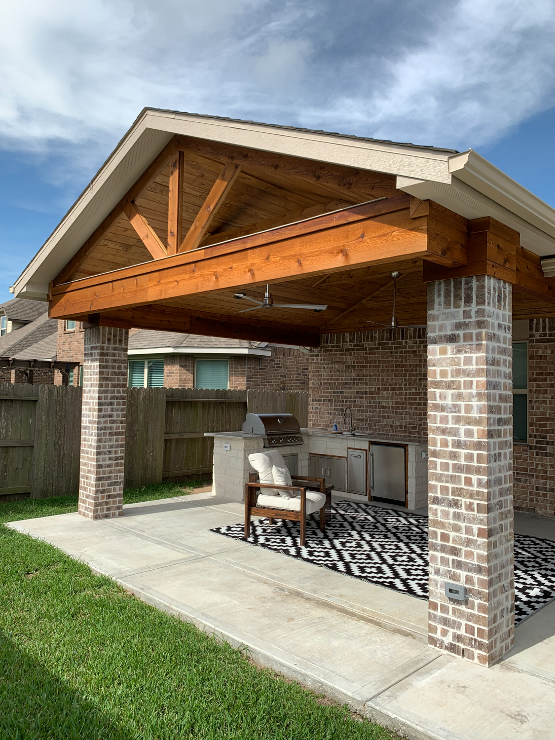 Backyard-Retreats_Pearland-Texas_beautiful-custom-outdoor-kitchens-for-your-backyard-28