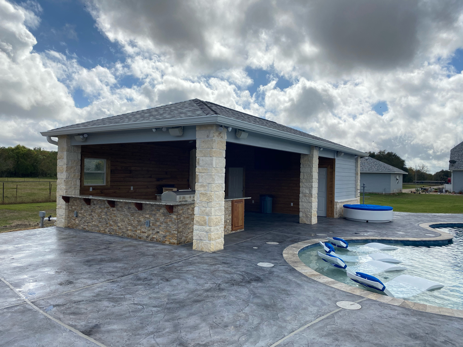Backyard-Retreats_Pearland-Texas_beautiful-custom-outdoor-kitchens-for-your-backyard-29