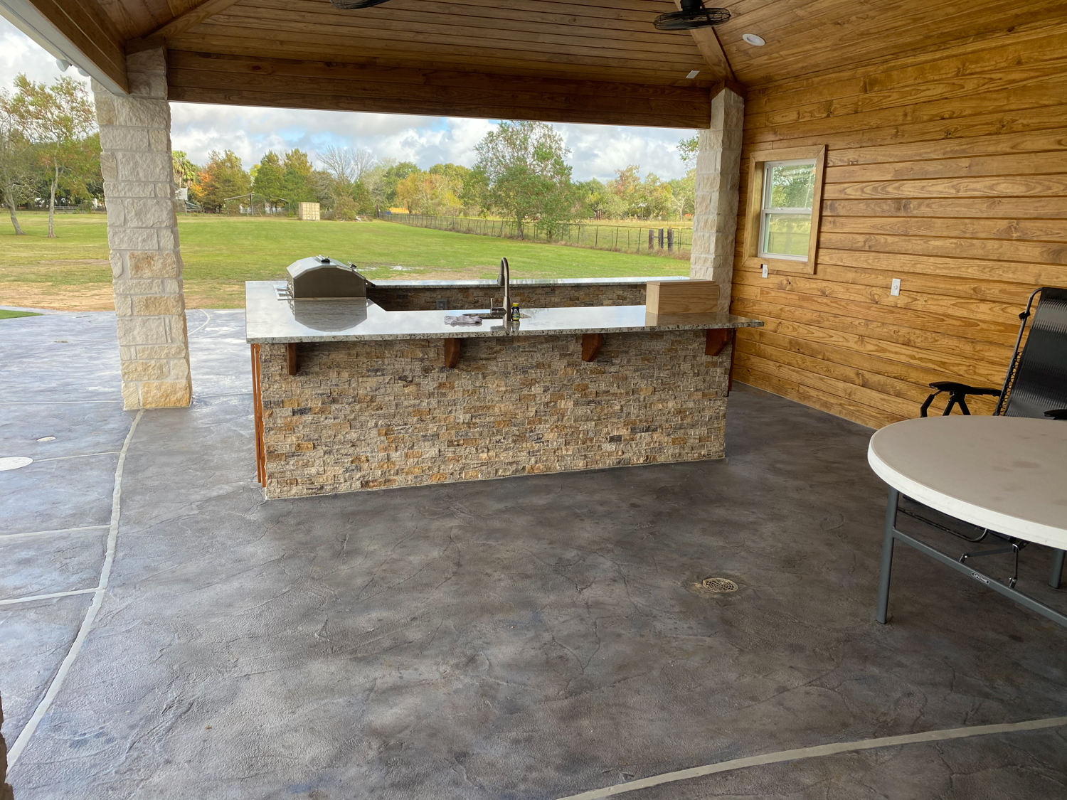 Backyard-Retreats_Pearland-Texas_beautiful-custom-outdoor-kitchens-for-your-backyard-32