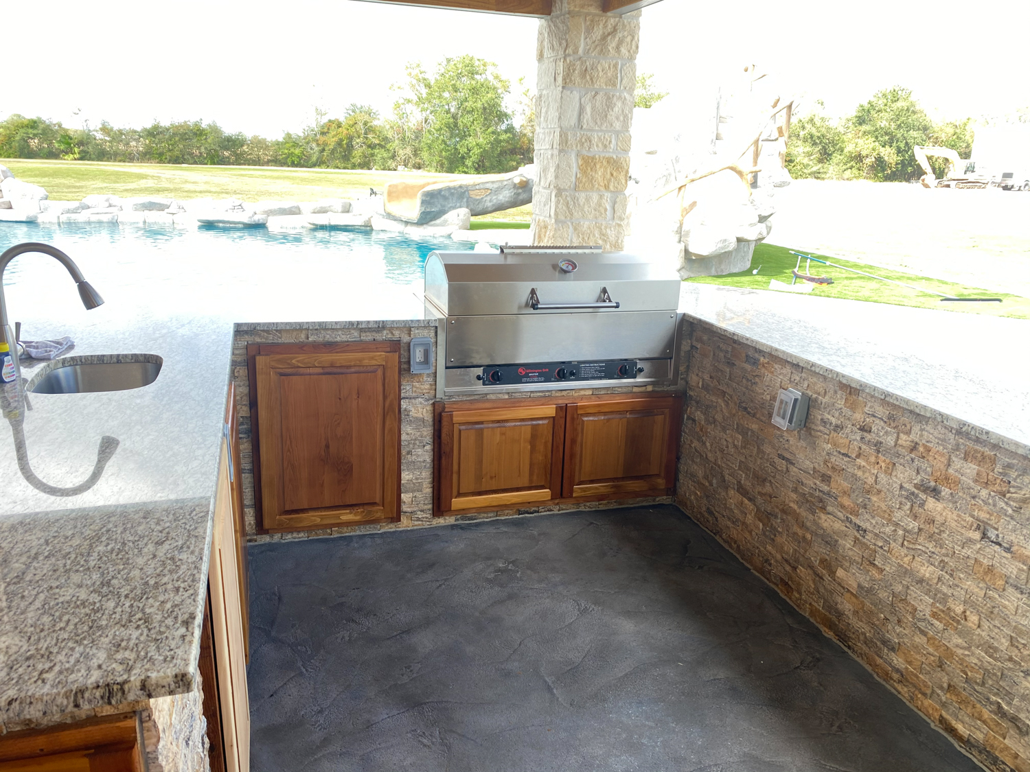 Backyard-Retreats_Pearland-Texas_beautiful-custom-outdoor-kitchens-for-your-backyard-34