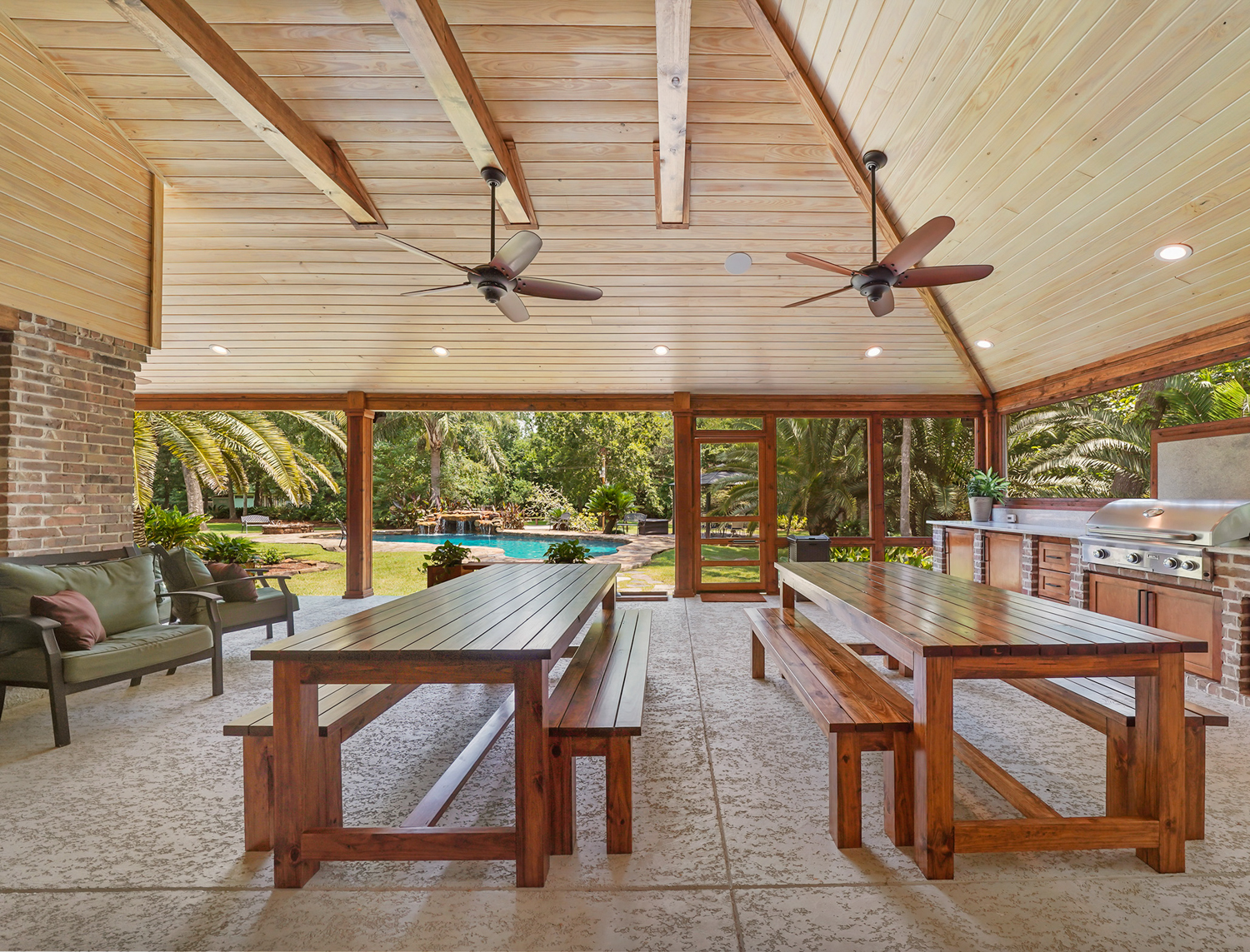 Backyard-Retreats_Pearland-Texas_beautiful-custom-outdoor-kitchens-for-your-backyard-35