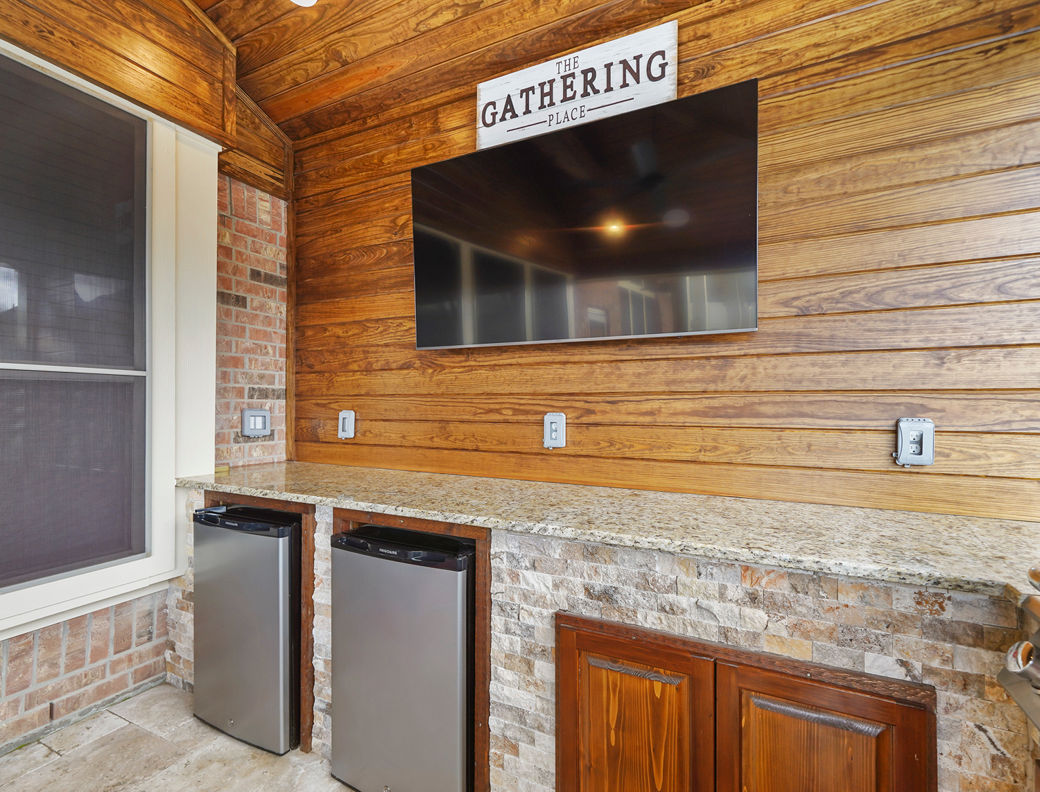 Backyard-Retreats_Pearland-Texas_beautiful-custom-outdoor-kitchens-for-your-backyard-48