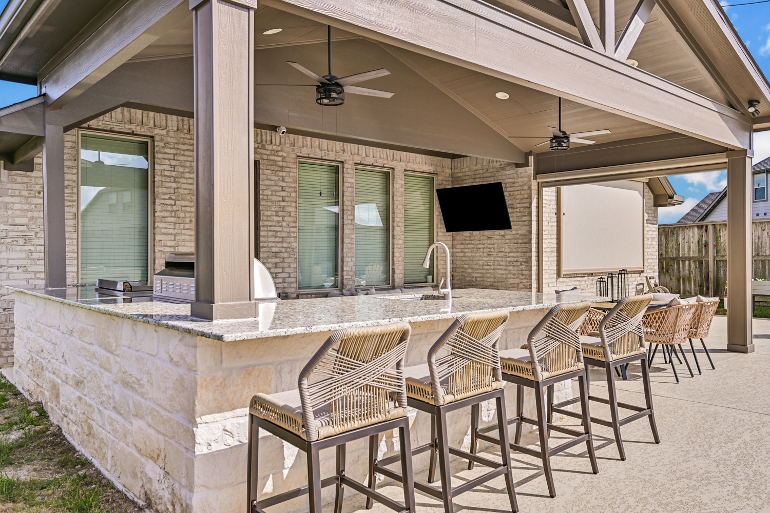 Backyard-Retreats_Pearland-Texas_beautiful-custom-outdoor-kitchens-for-your-backyard-6