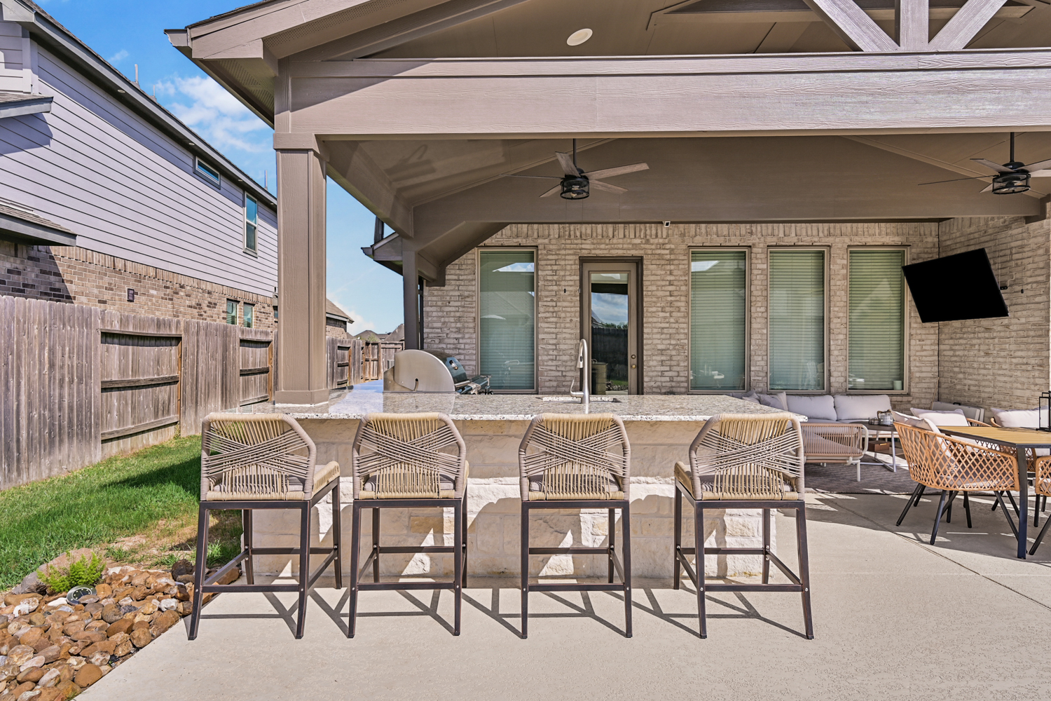 Backyard-Retreats_Pearland-Texas_beautiful-custom-outdoor-kitchens-for-your-backyard-7