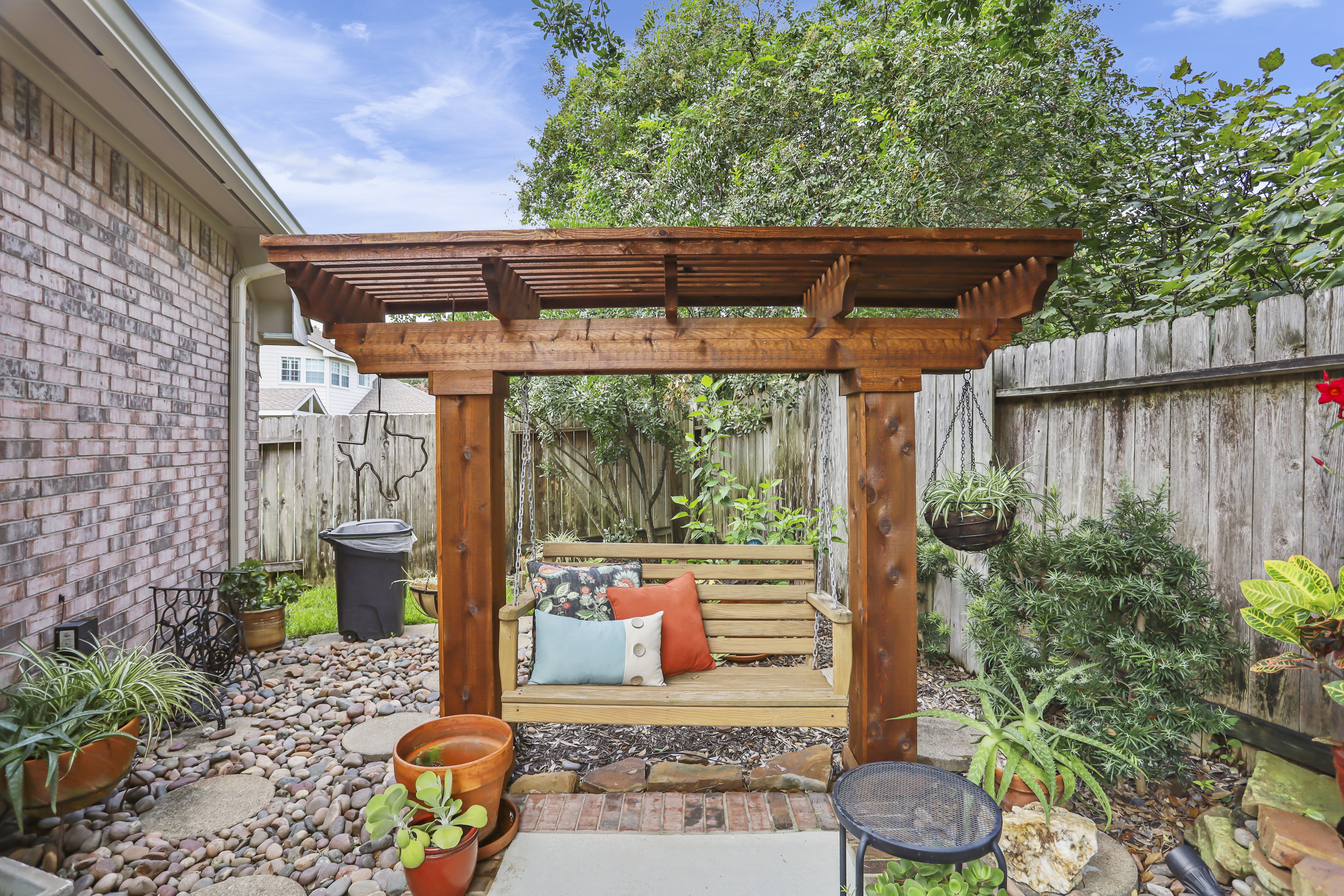 Backyard-Retreats-Pergola-3