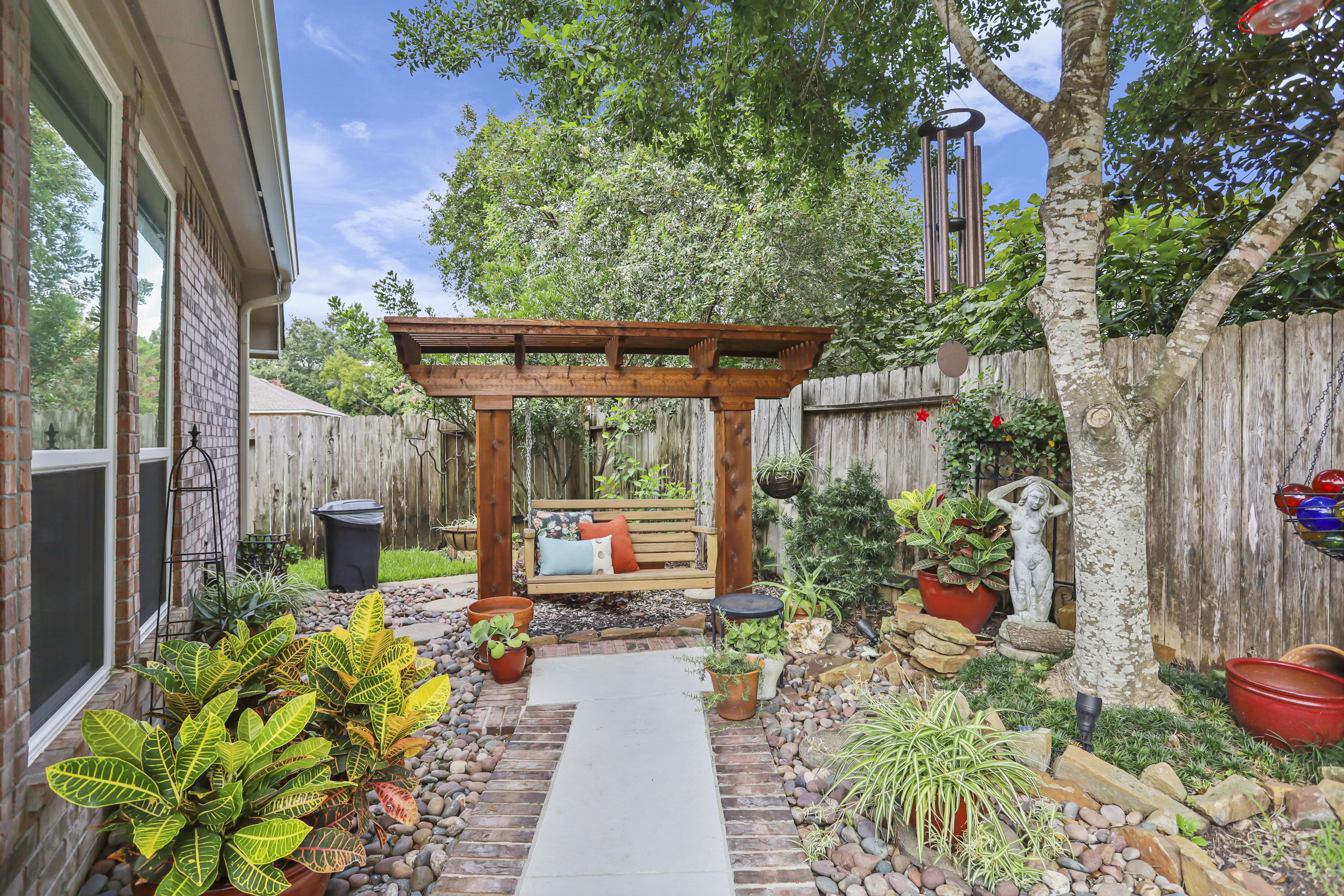 Backyard-Retreats-Pergola