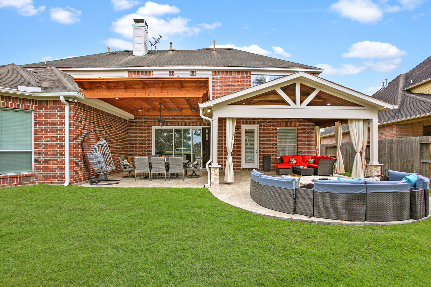 Backyard-Retreats_Pearland-Texas_beautiful-custom-pergolas-for-your-backyard-3