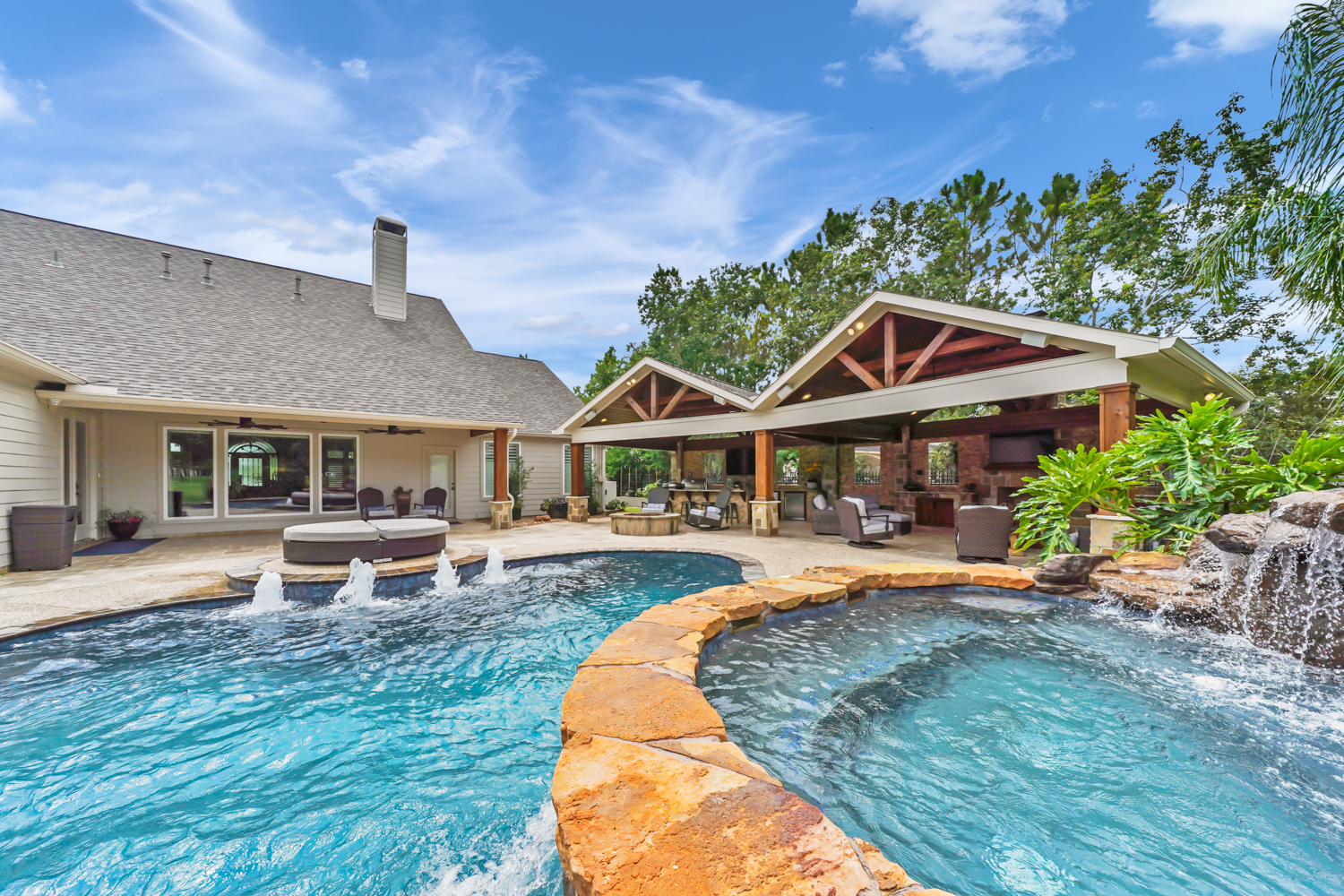 Backyard-Retreats_Pearland-Texas_beautiful-custom-pool-houses-for-your-backyard-14