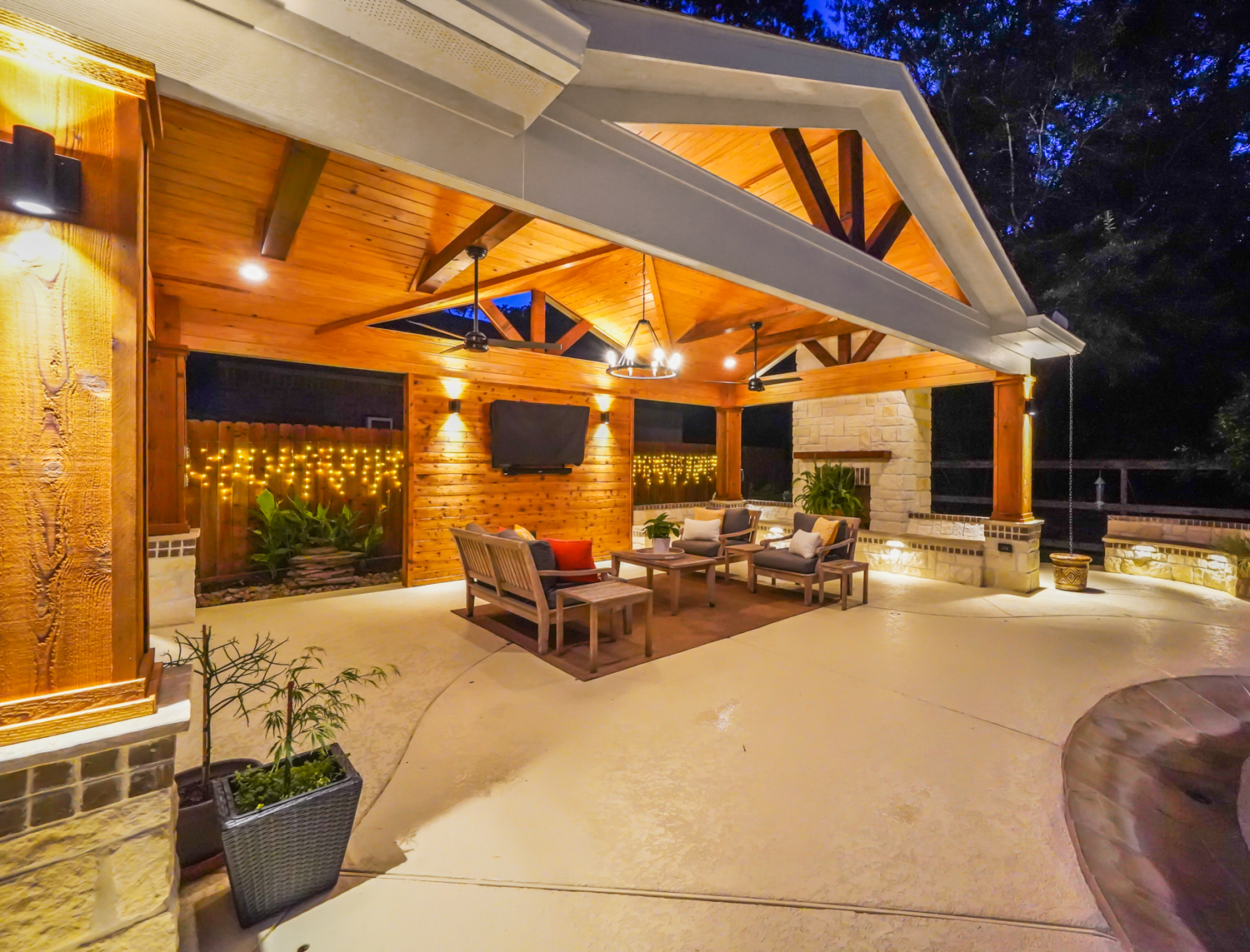 Backyard-Retreats_Pearland-Texas_beautiful-custom-pool-houses-for-your-backyard-19