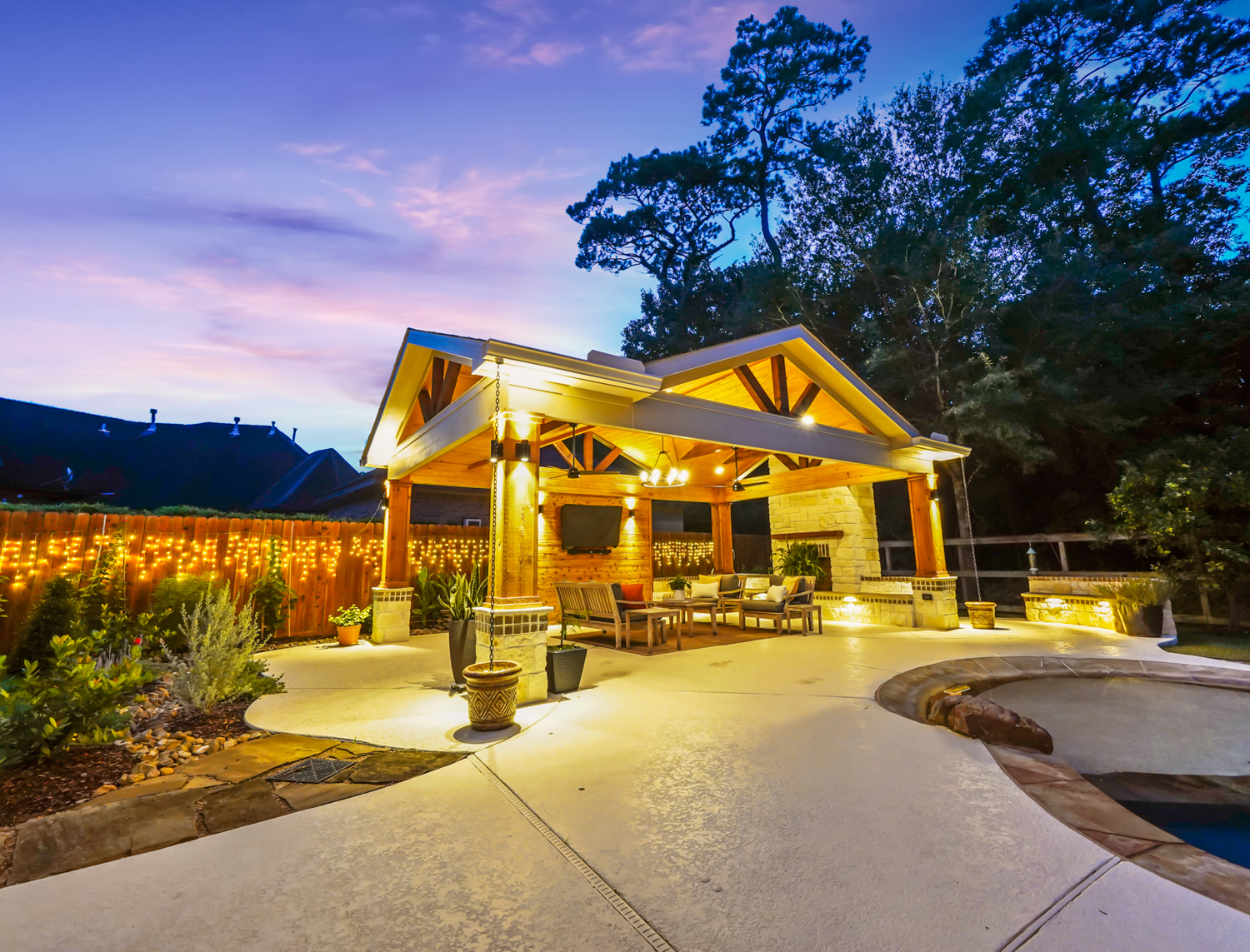 Backyard-Retreats_Pearland-Texas_beautiful-custom-pool-houses-for-your-backyard-24