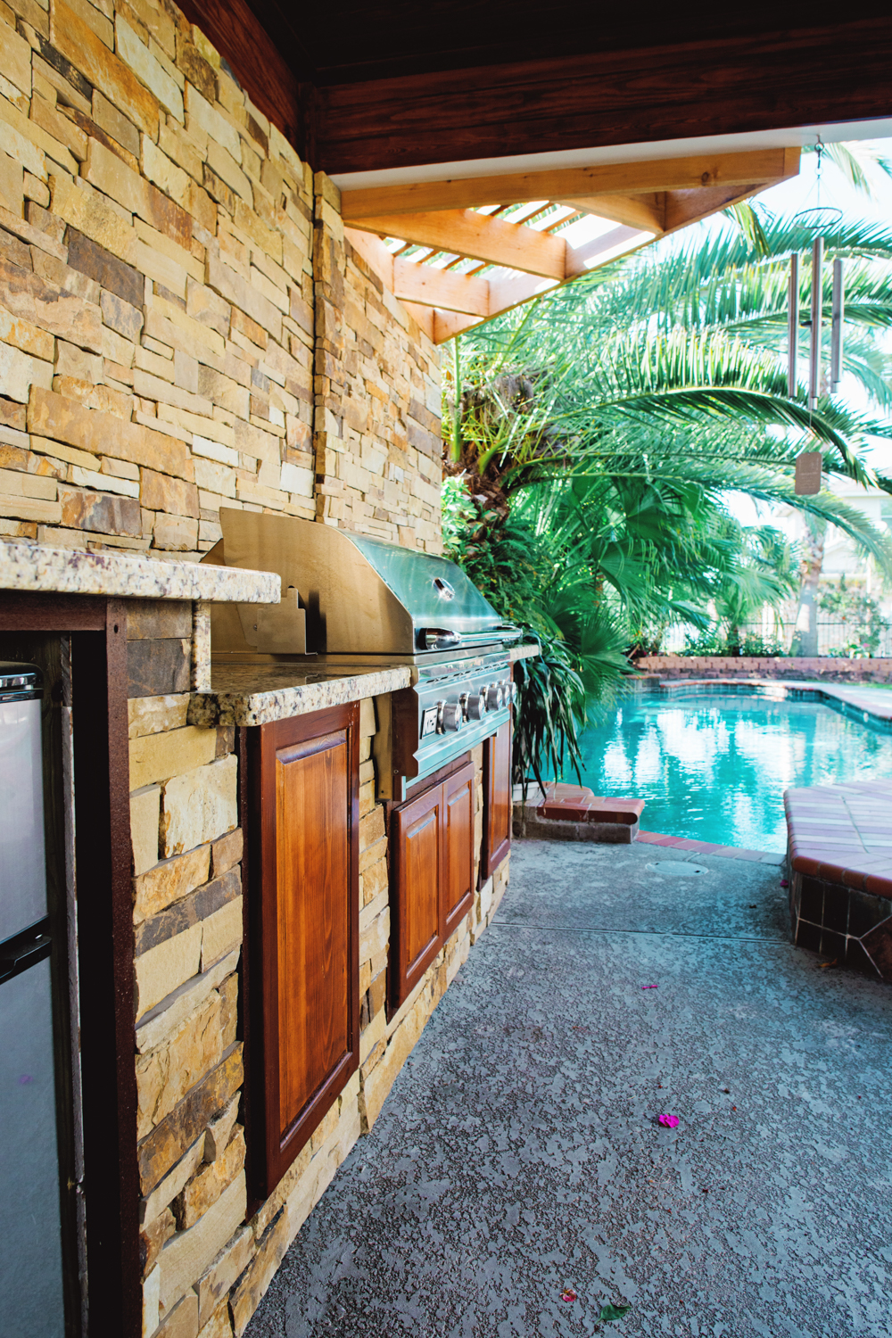 Backyard-Retreats_Pearland-Texas_beautiful-custom-pool-houses-for-your-backyard-38