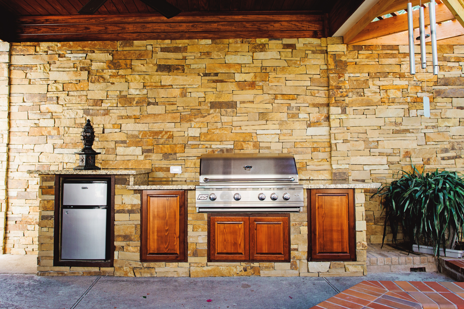 Backyard-Retreats_Pearland-Texas_beautiful-custom-pool-houses-for-your-backyard-40