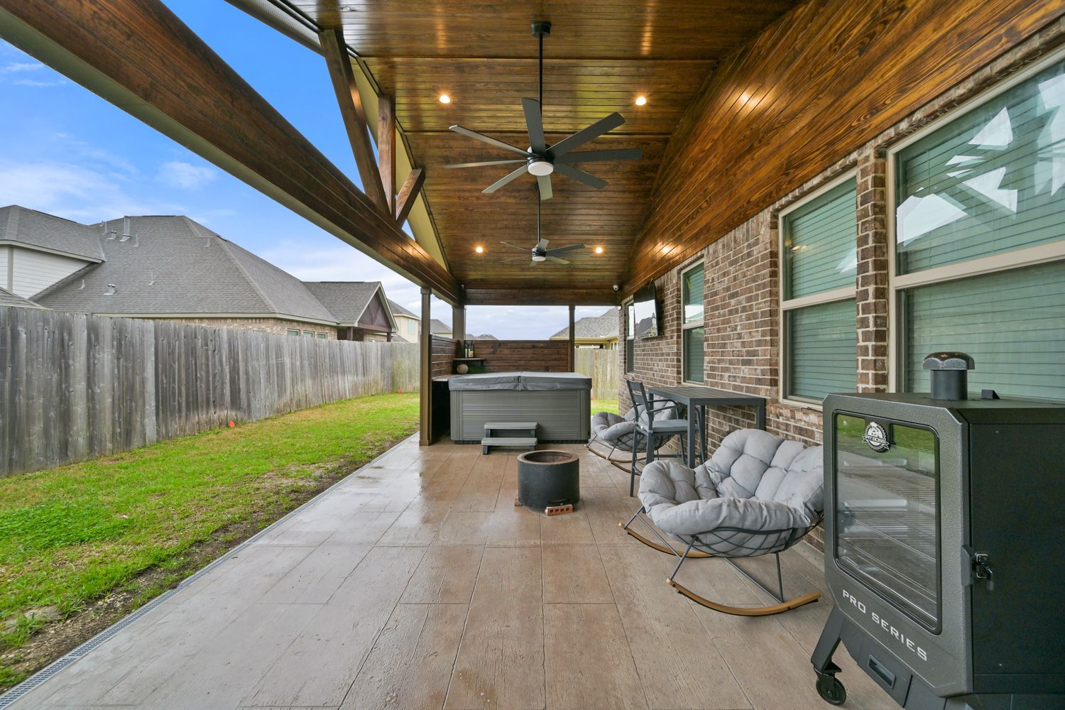 Backyard-Retreats_Pearland-Contractor-080_covered-patio