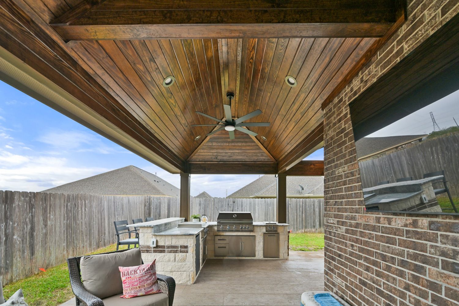 Backyard-Retreats_Pearland-Contractor-077_covered-patio