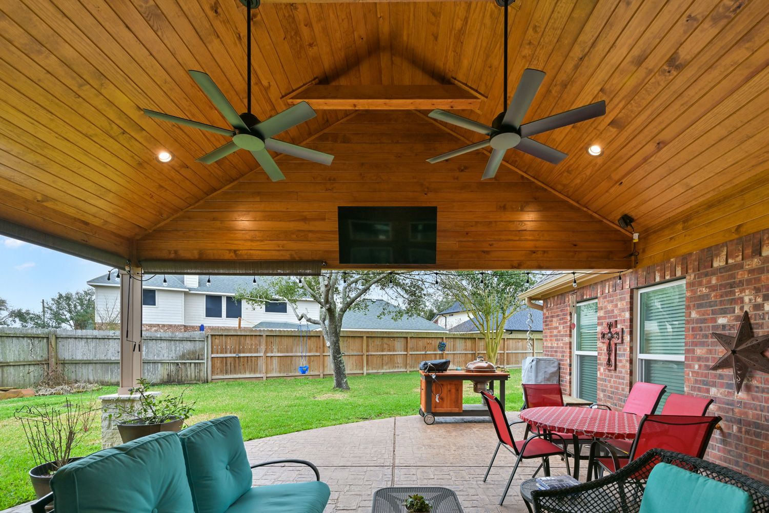 Backyard-Retreats_Pearland-Contractor-115_covered-patio