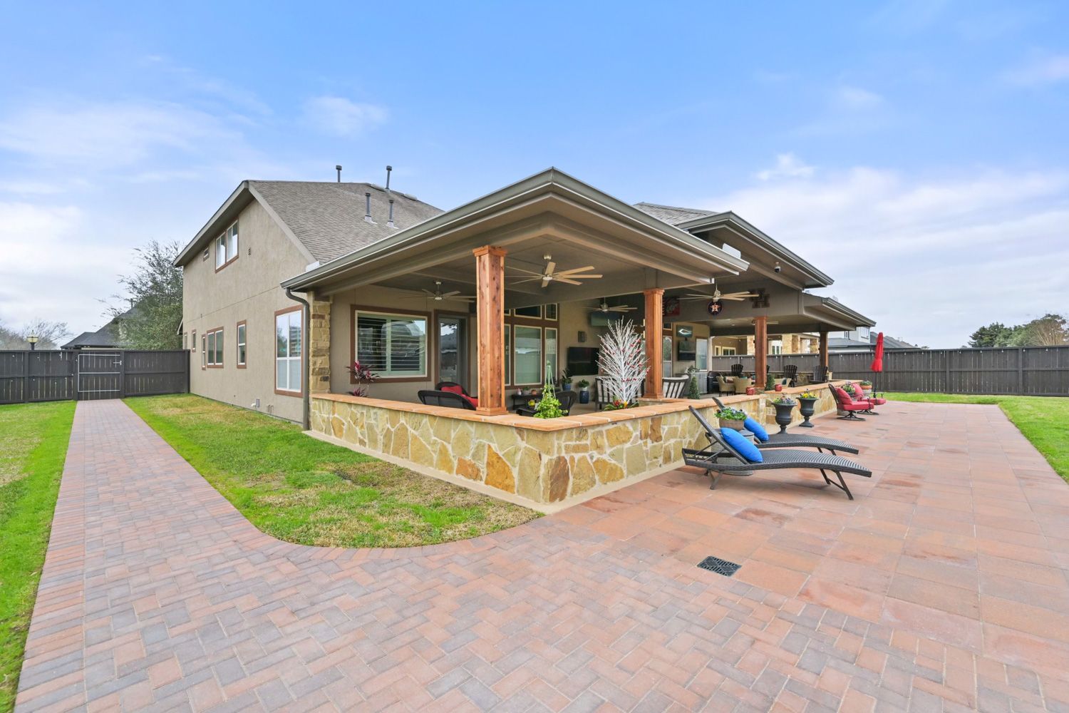 Backyard-Retreats_Pearland-Contractor-098_covered-patio