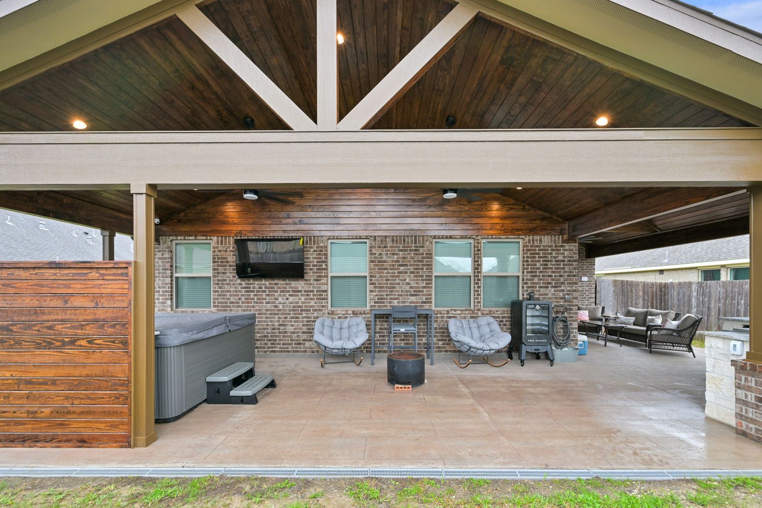 Backyard-Retreats_Pearland-Contractor-076_covered-patio